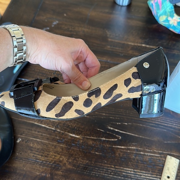 Ellen Tracy Cow Hair Leopard Print Block Heels Sz 6.5 - Picture 6 of 7